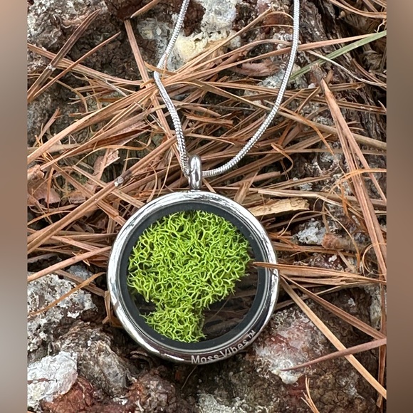 Eternal Moss Locket Pendant Necklace- Lime - Picture 9 of 9